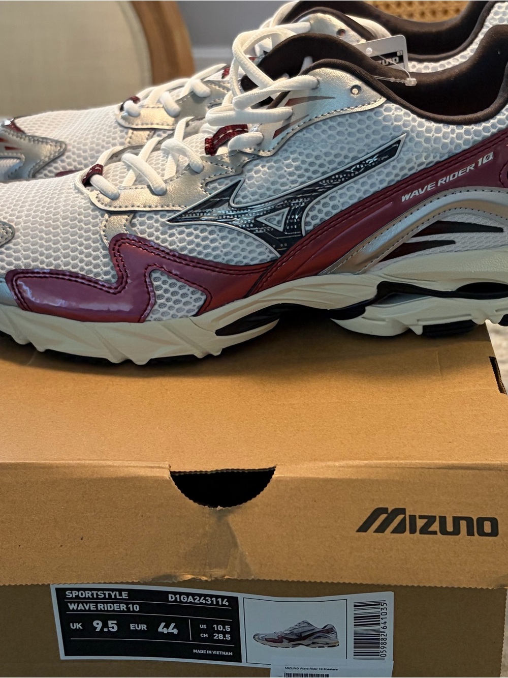 Mizuno Wave Rider 10 Men’s Running Shoes - White & Burgundy